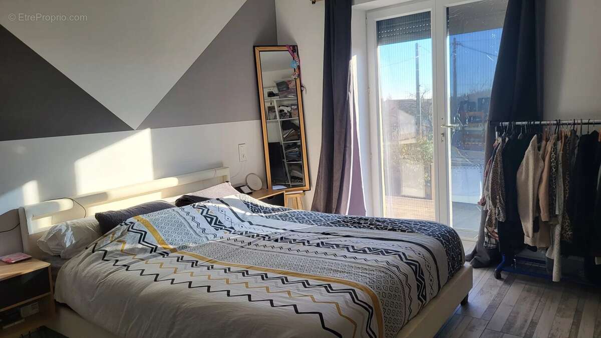 Appartement à ROMANECHE-THORINS