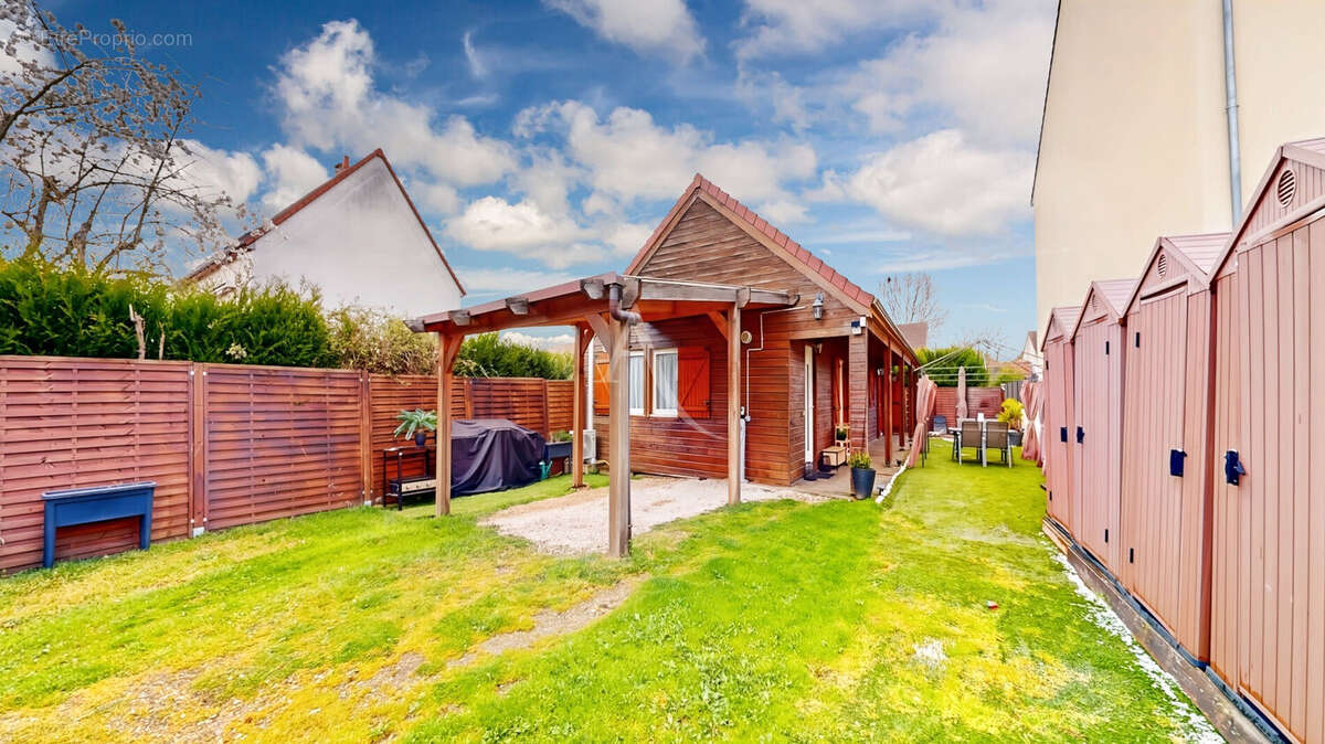 Maison à JOUY-LE-MOUTIER
