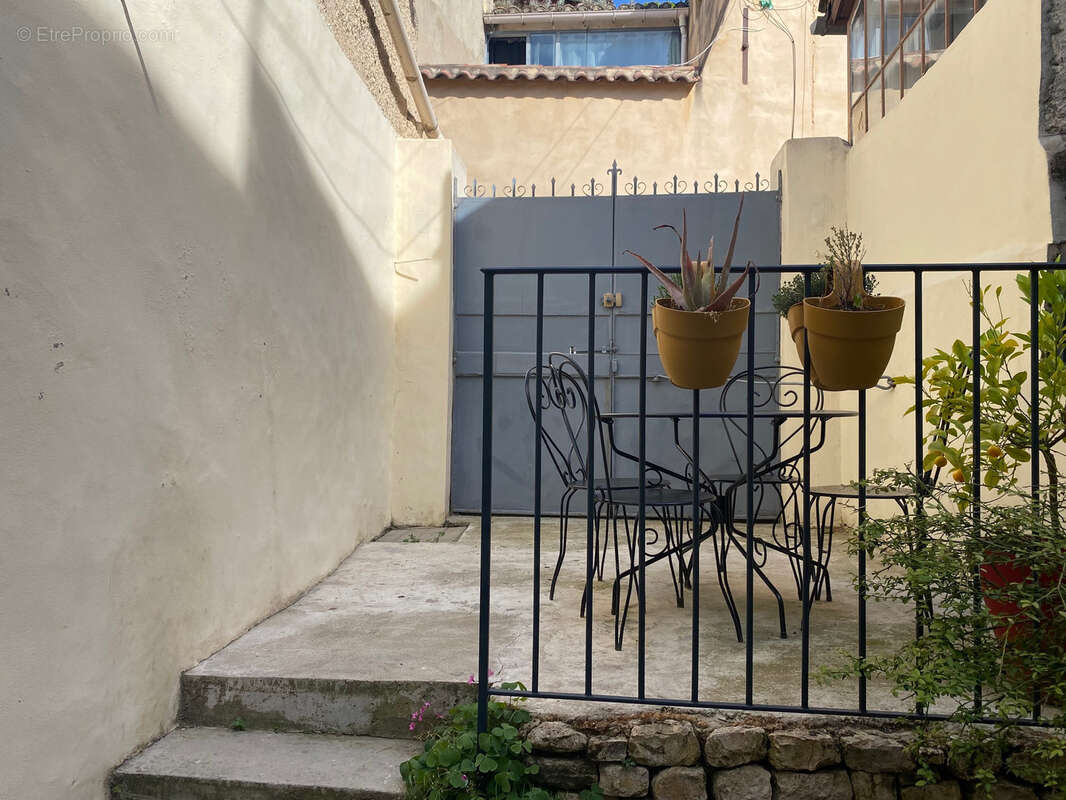 Maison à PERNES-LES-FONTAINES