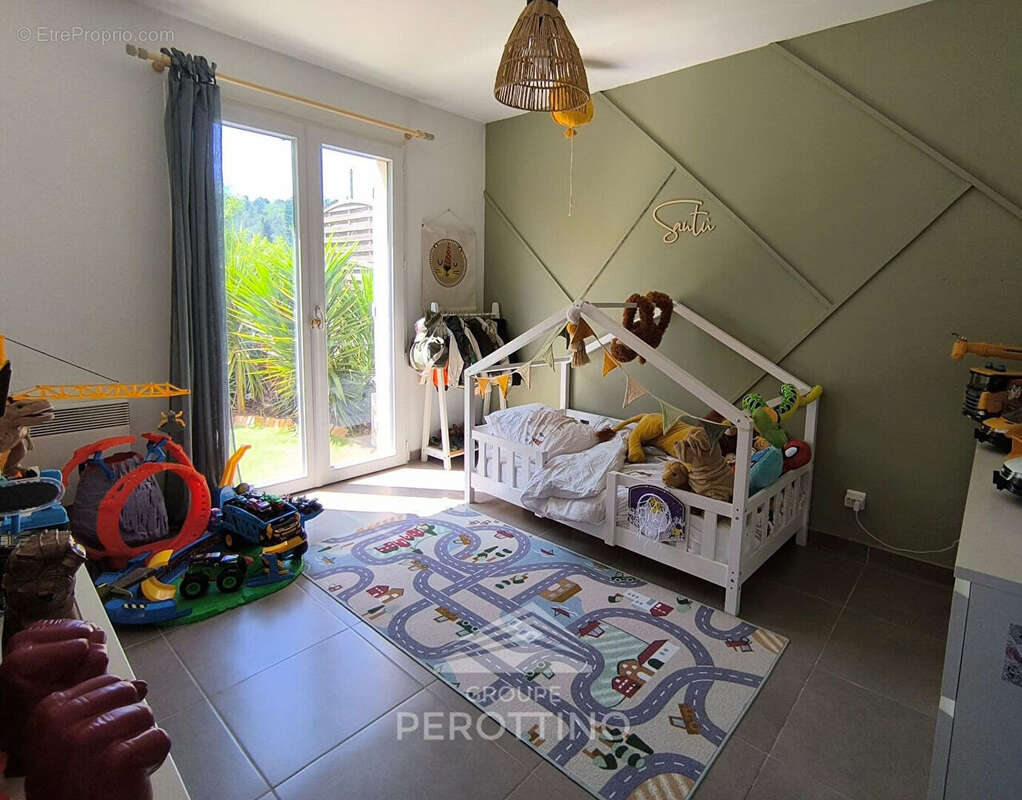 Appartement à PEYPIN