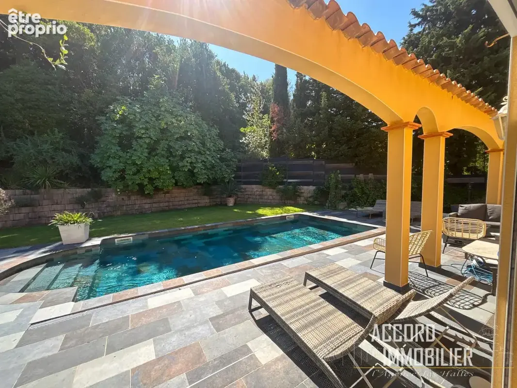 Superbe Maison T9 d'une superficie habitable de 286 m2 avec dépendances, piscine sur 1494 m2 de terrain - photo 8