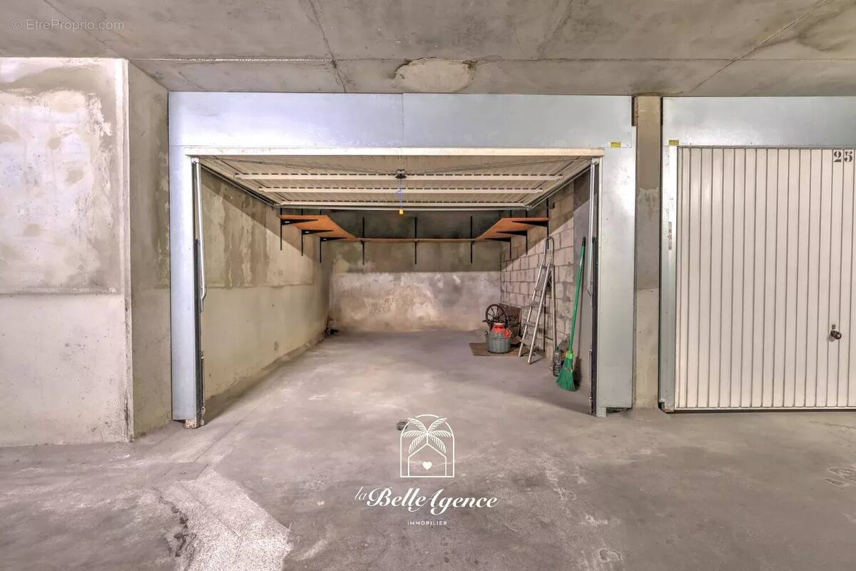 Parking à CAGNES-SUR-MER