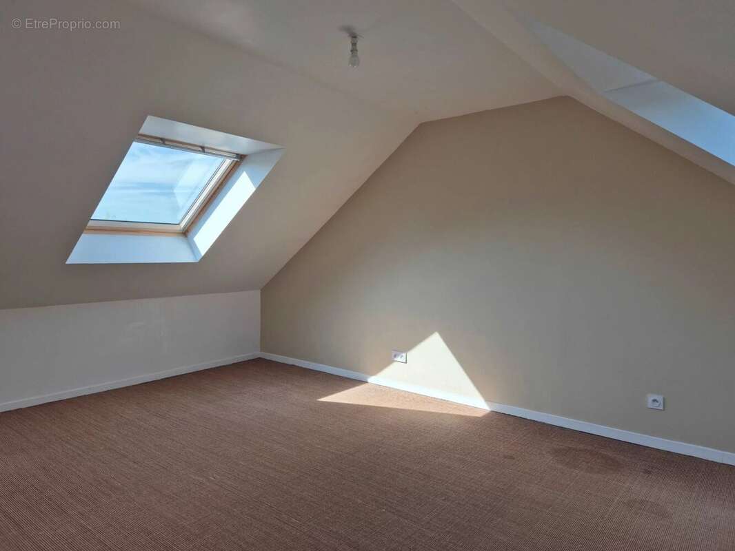 Maison à LE MESNIL-SAINT-DENIS