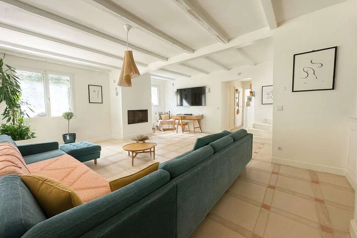 Maison à VILLE-D&#039;AVRAY