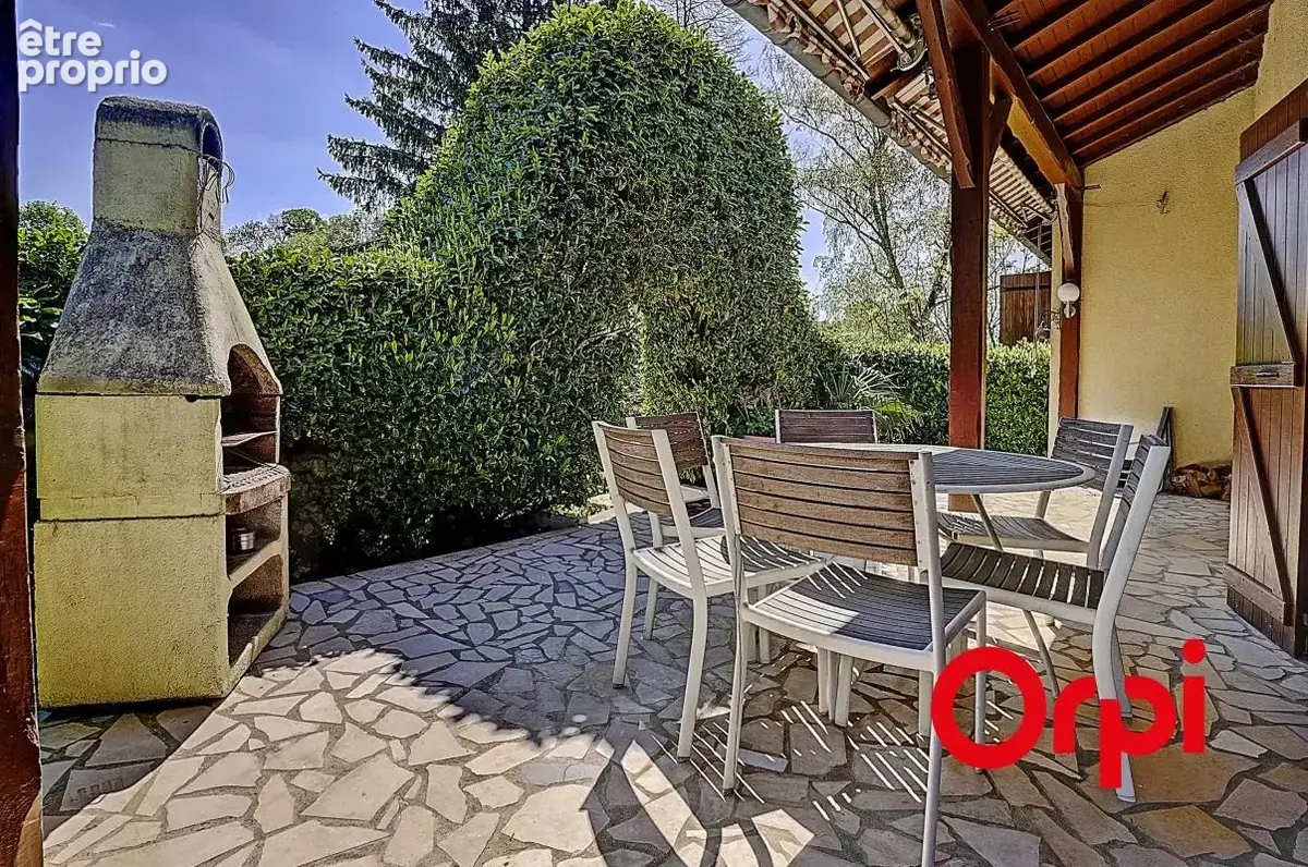 Maison familiale de 195m2 à Cailloux-sur-Fontaines - photo 4