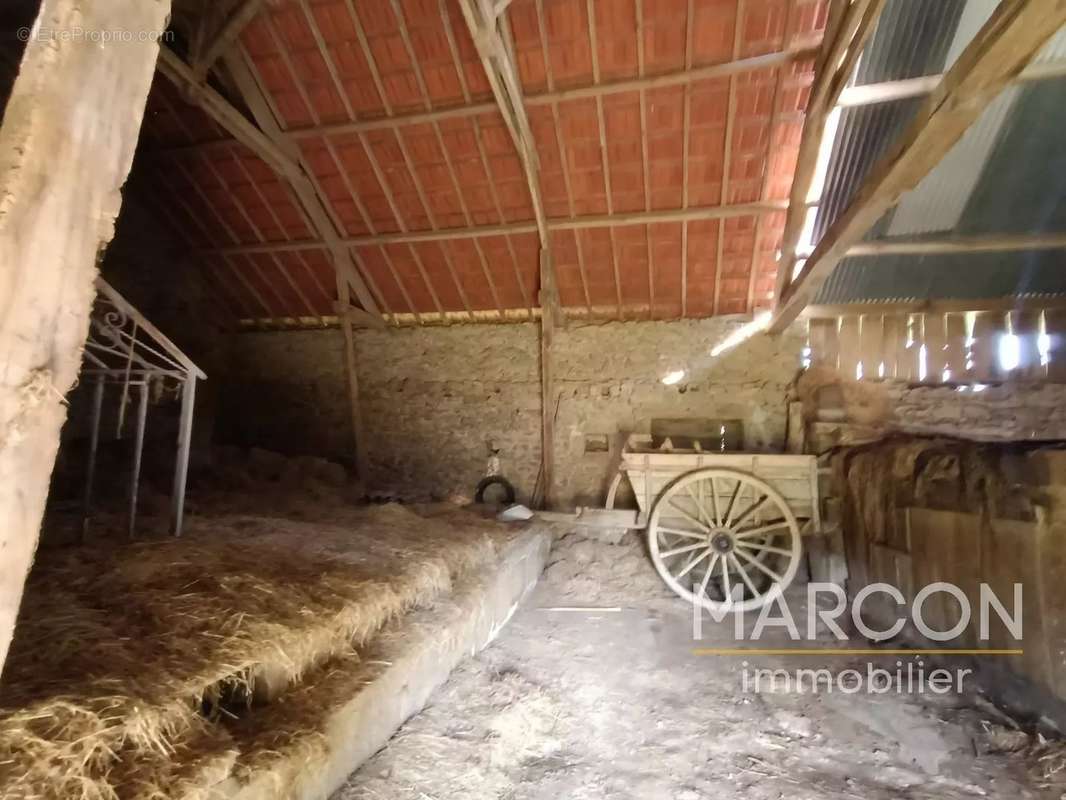 Maison à SAINT-HILAIRE-LE-CHATEAU