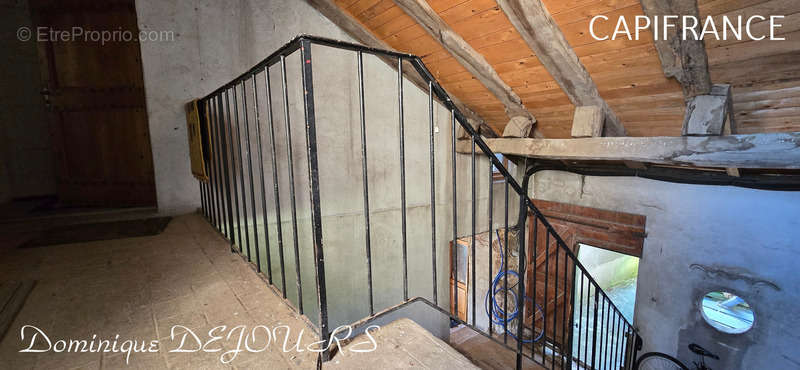 Maison à SAINT-MICHEL-DE-CHABRILLANOUX