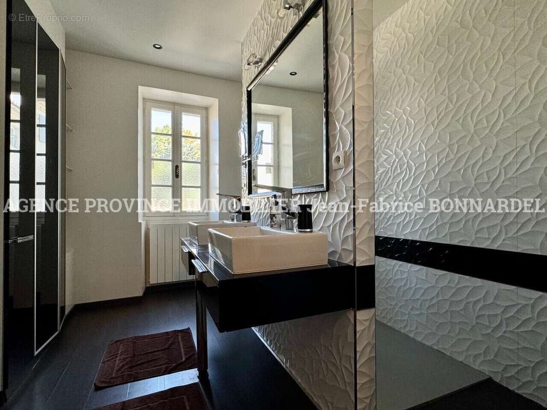 Maison à SAINT-RESTITUT