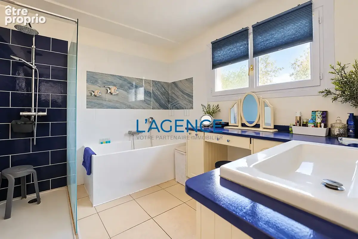 VILLA DE PLAIN PIED de 150 m2 avec jardin de 633 m2 en face de la mer . - photo 13