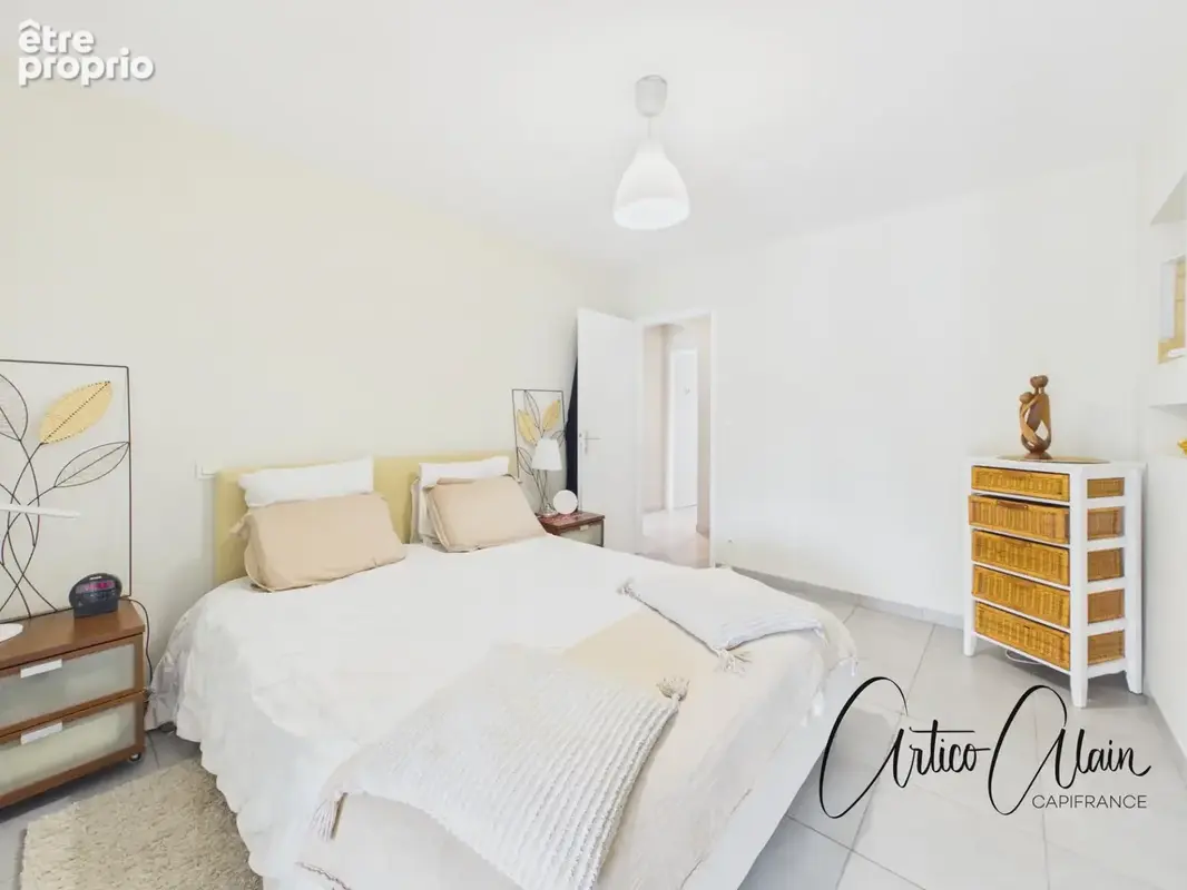 Maison de plain-pied 200 m² avec appartement indépendant et piscine - photo 9