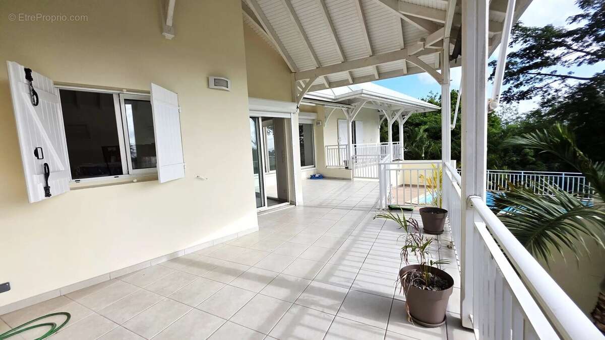 Maison à LES TROIS-ILETS