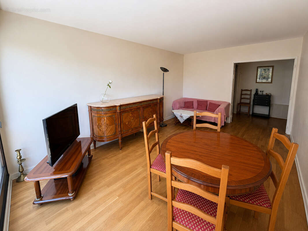 Appartement à COURBEVOIE
