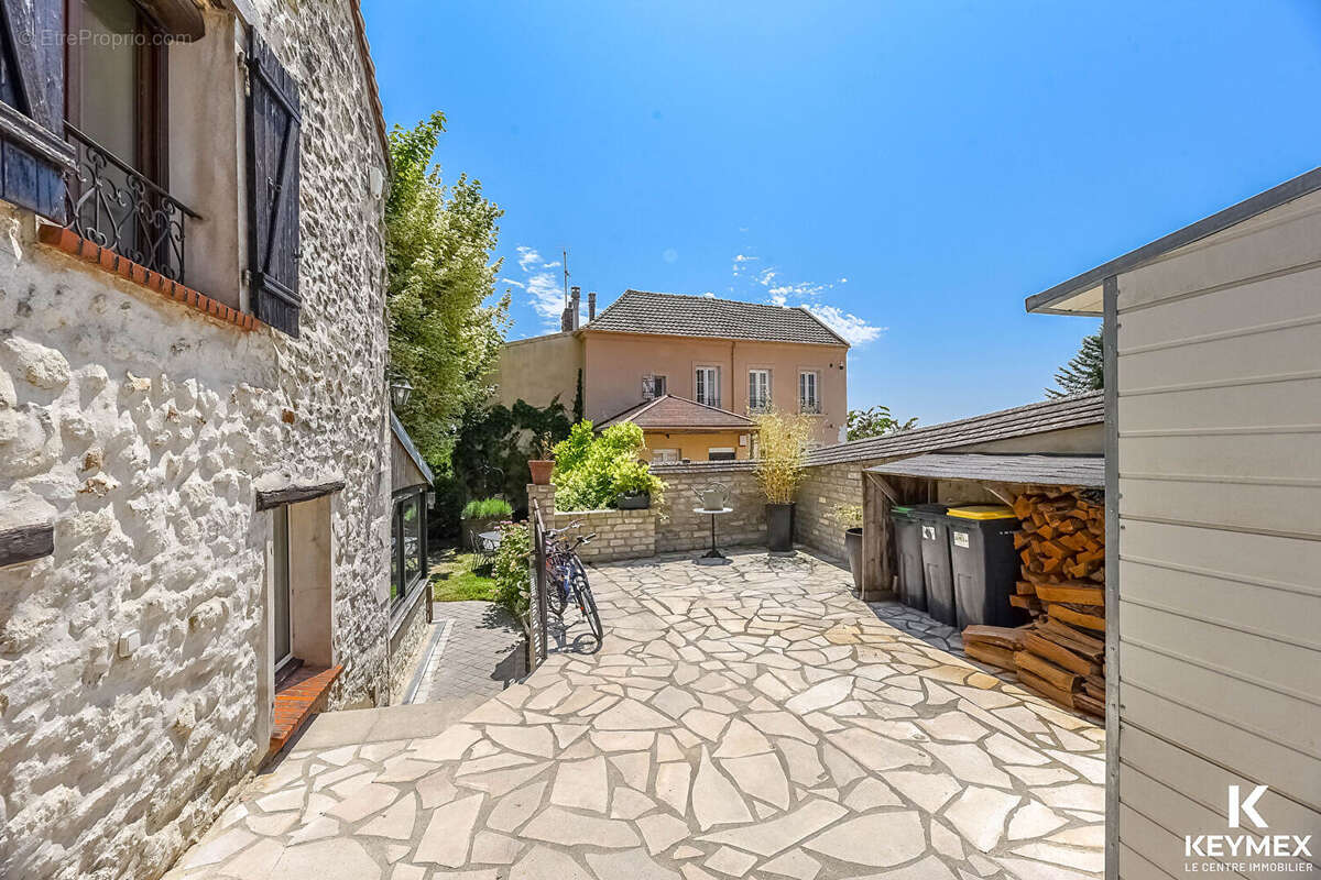 VENTE INTERACTIVE - Maison familiale lumineuse avec jardin - Champagne-sur-Oise (95660) - 179m² - 6 chambres - photo 13