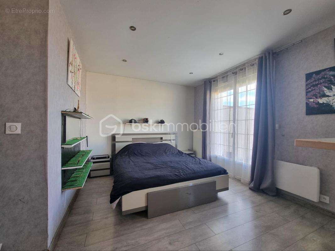 Maison à JOUY-LE-CHATEL