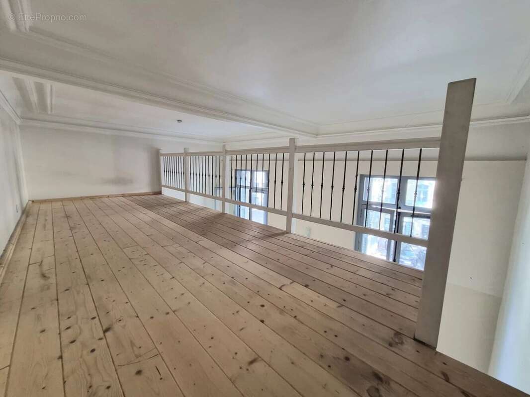 APPARTEMENT T1 avec balcon dans immeuble de caractère - photo 4