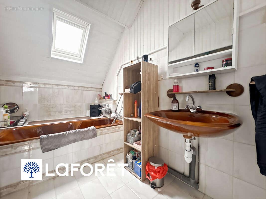 Maison à SAINTE-GENEVIEVE-DES-BOIS