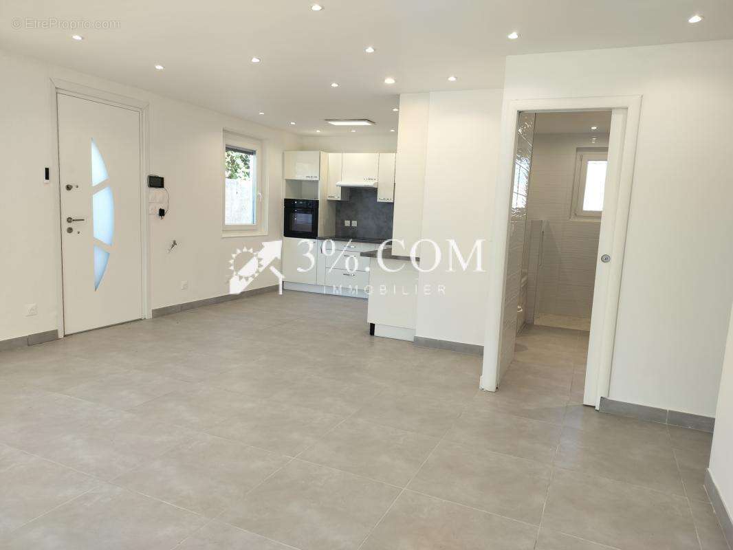 Maison à GRANGES-LES-BEAUMONT