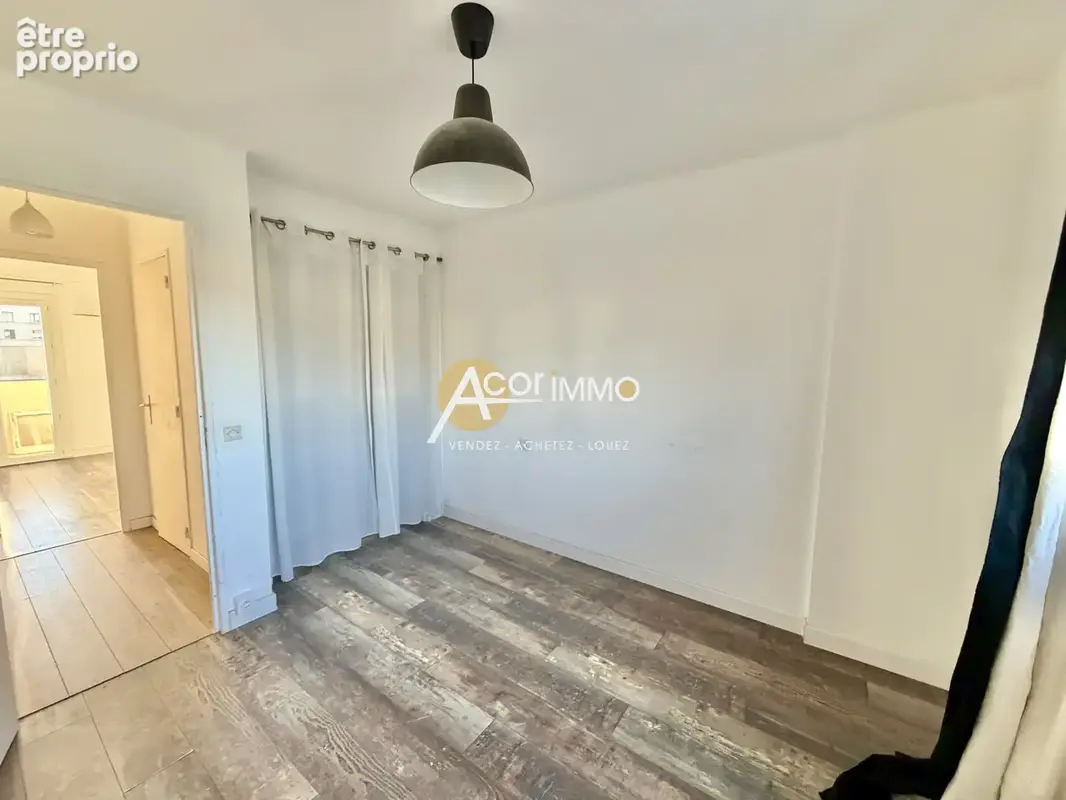 Toulon - Aguillon, très bel appartement faux T4 avec balcon, cave et parking collectif - photo 11