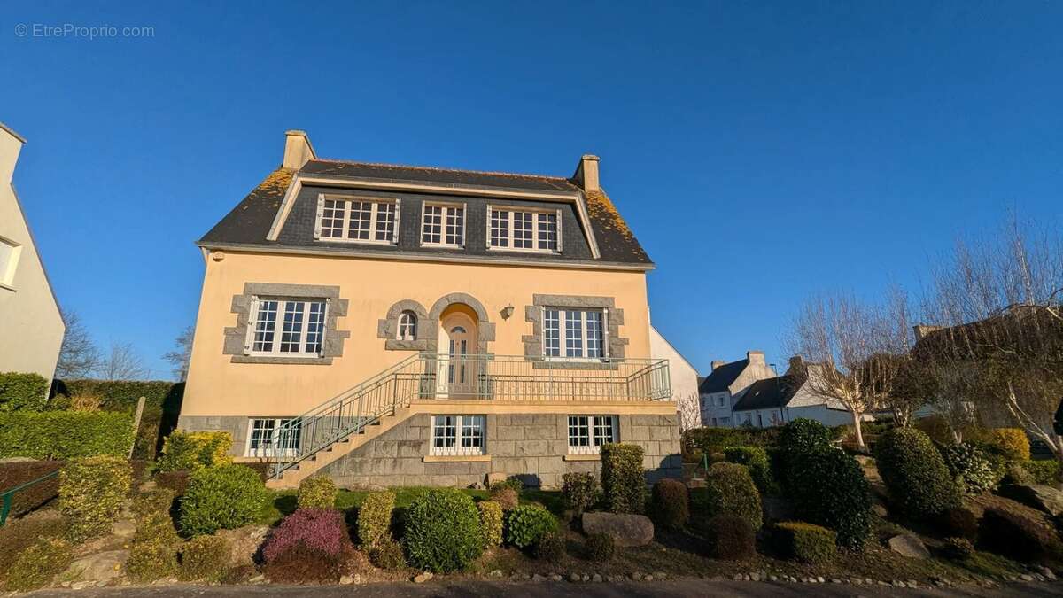 Maison à PLONEVEZ-PORZAY