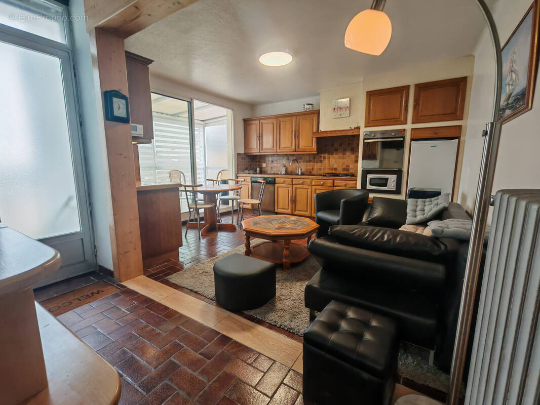 Appartement à DONVILLE-LES-BAINS