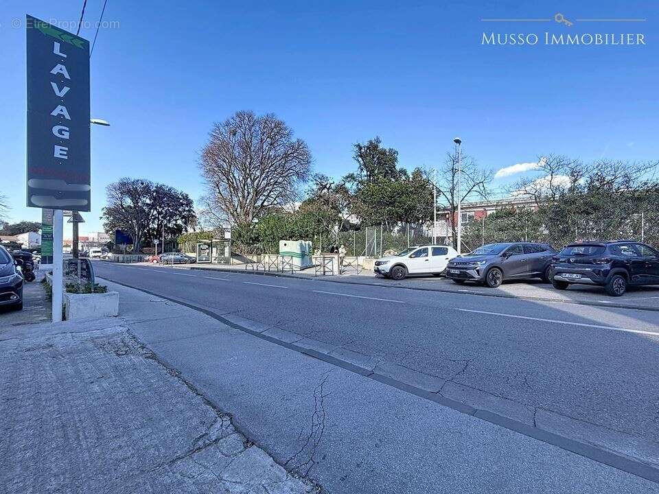 Commerce à MARSEILLE-9E