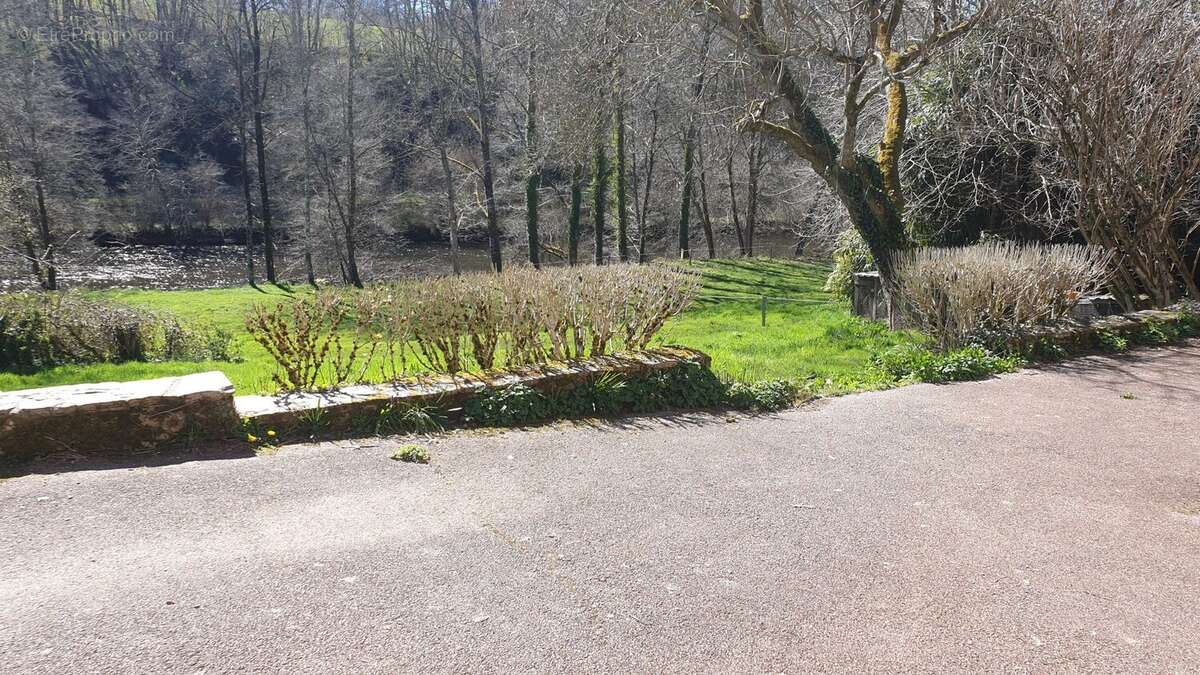 Maison à SAINT-LEONARD-DE-NOBLAT