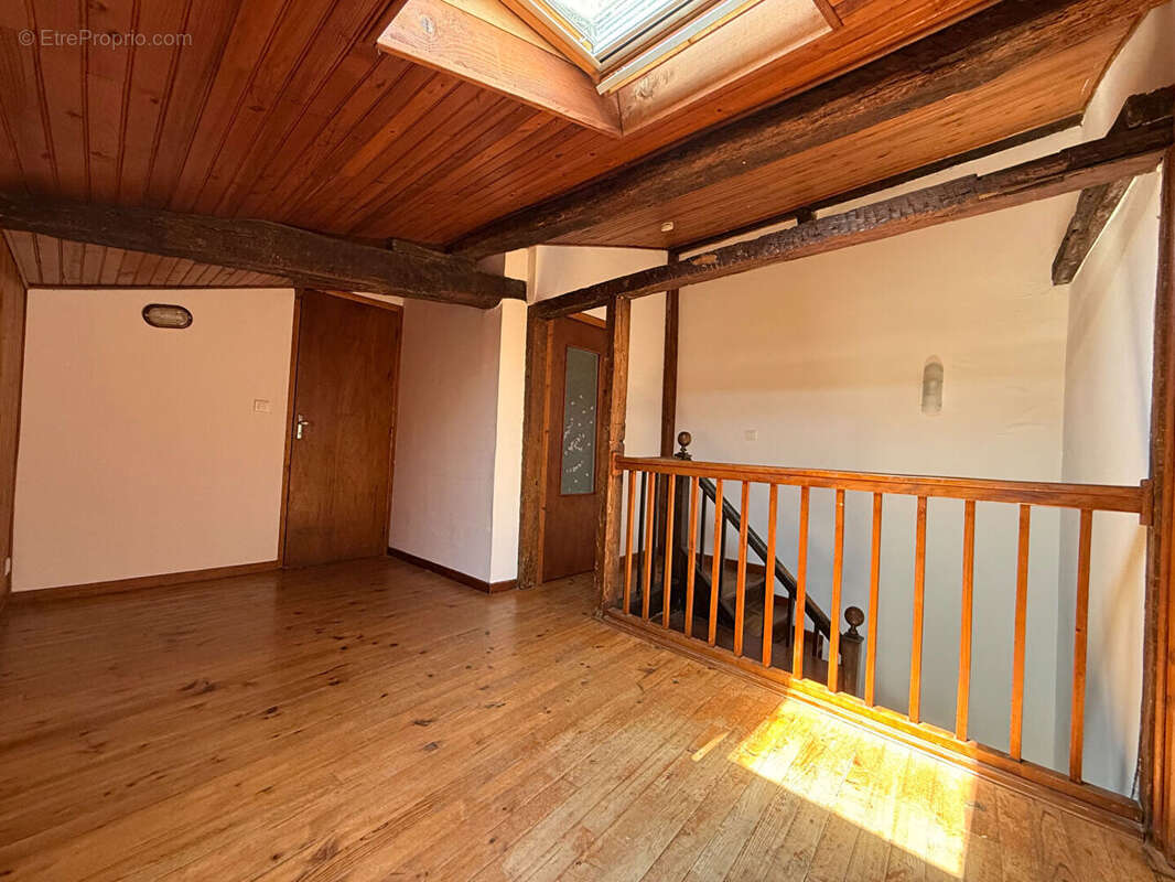 Appartement Duplex au coeur de Saint Sulpice la Pointe - Rare sur le marché ! - photo 5