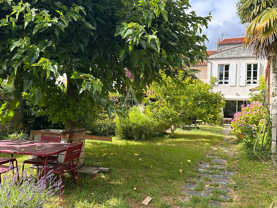 Maison à SAINTES