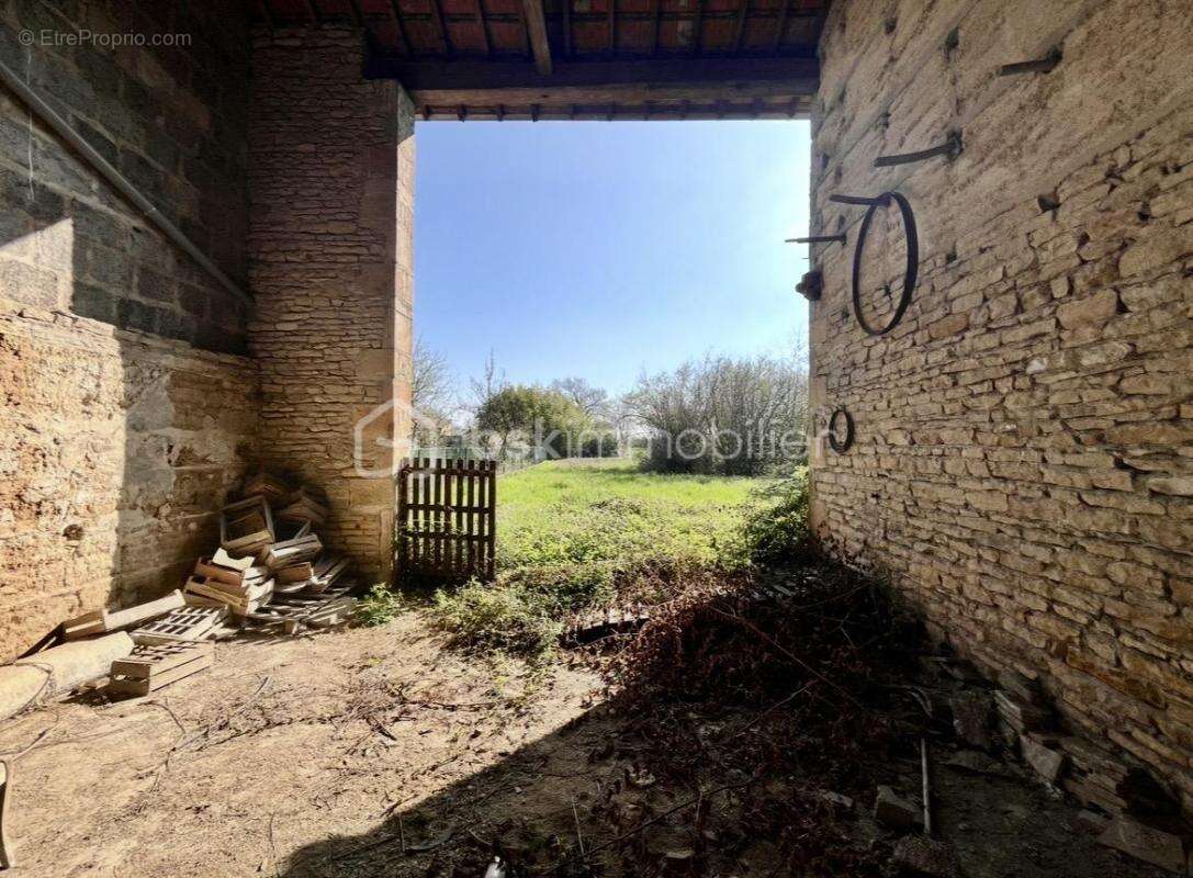 Maison à CRECHES-SUR-SAONE