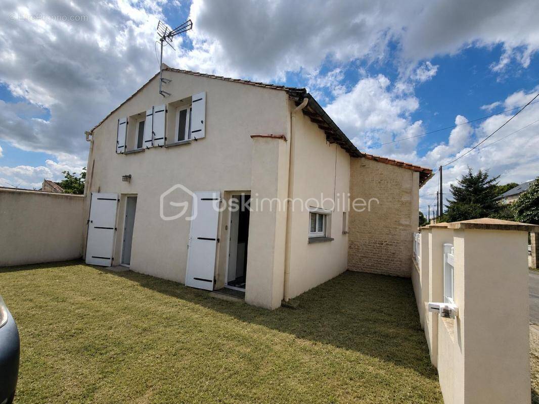 Maison à CHEF-BOUTONNE