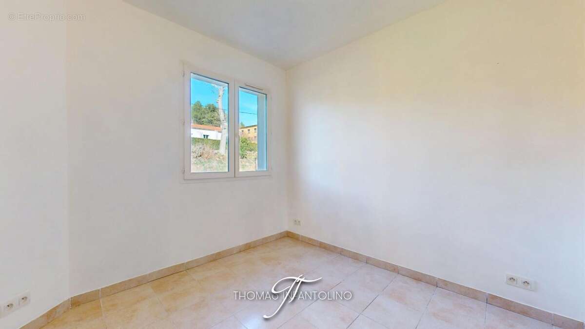 En exclusivite - maison 4 faces - 4 chambres - bureau - garage - photo 9