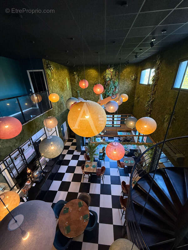 Commerce à VERRIERES-LE-BUISSON