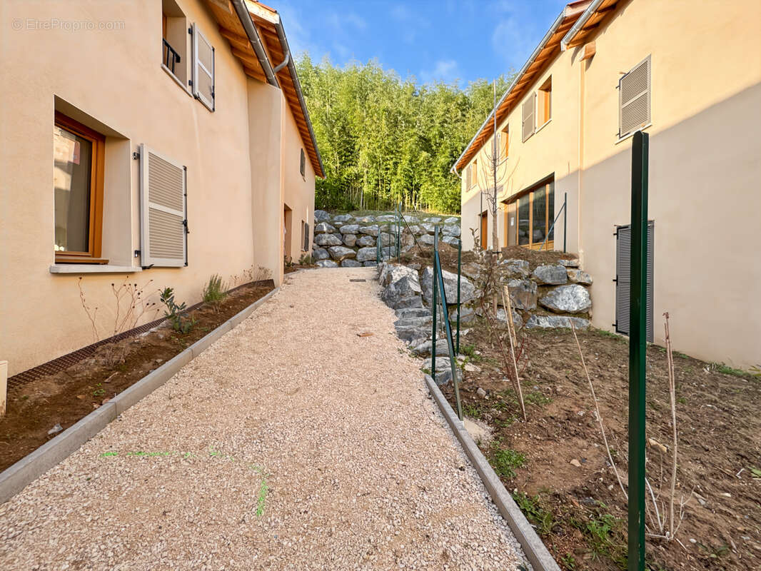 Plateau Duplex avec Jardin à Aménager - Hyper Centre Village - photo 4