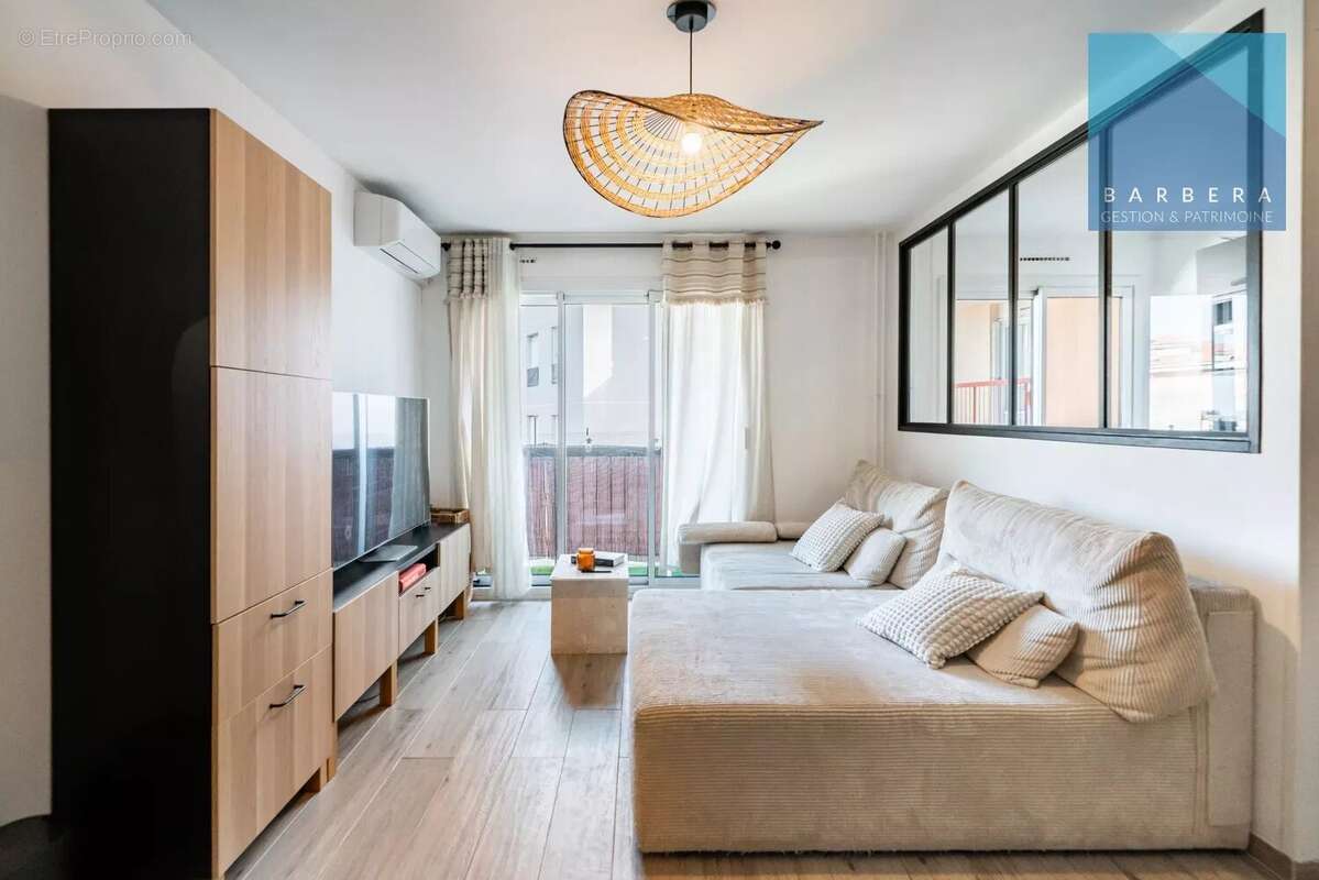 Appartement à SAINT-LAURENT-DU-VAR