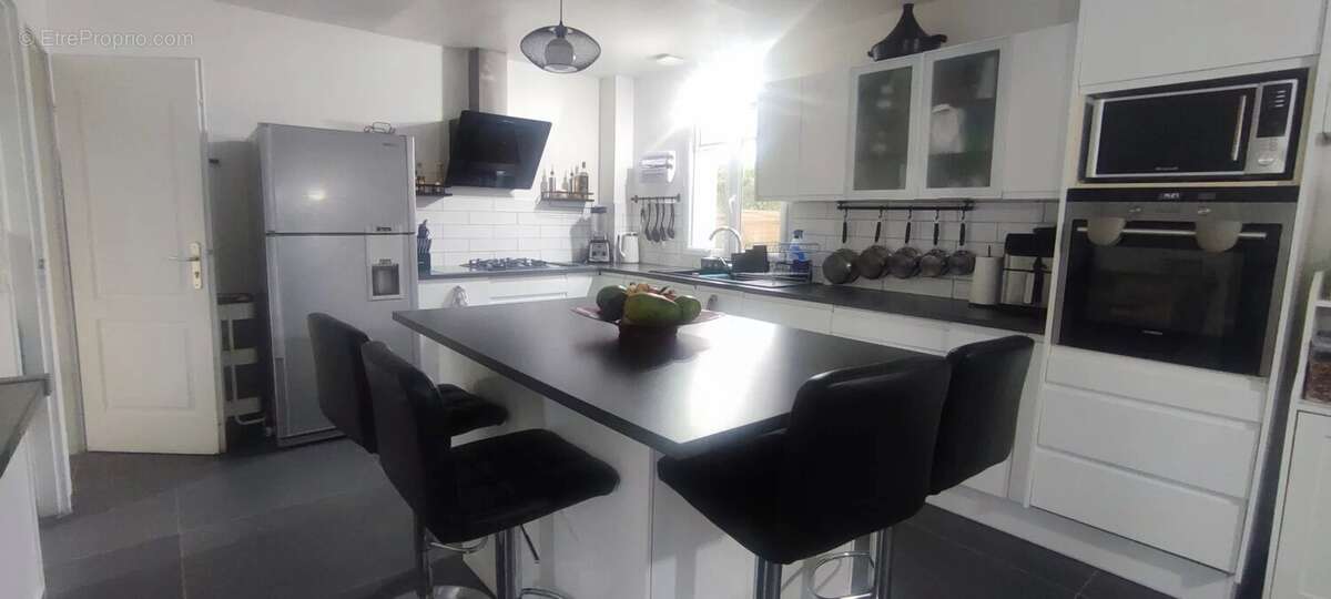 Maison à CHANTELOUP-LES-VIGNES