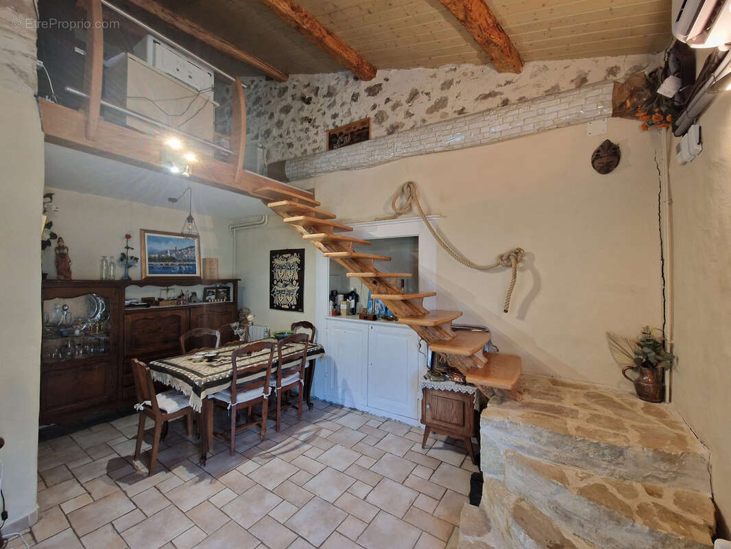 Maison à REMUZAT