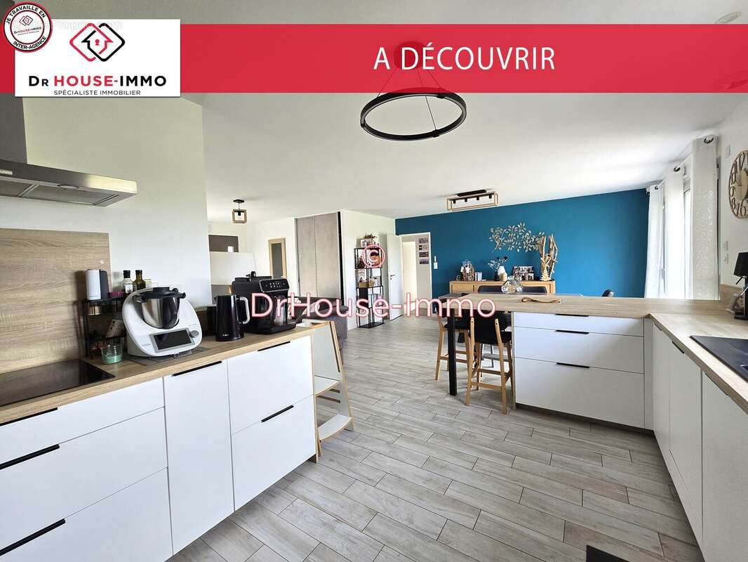 Maison à SAINTE-NEOMAYE