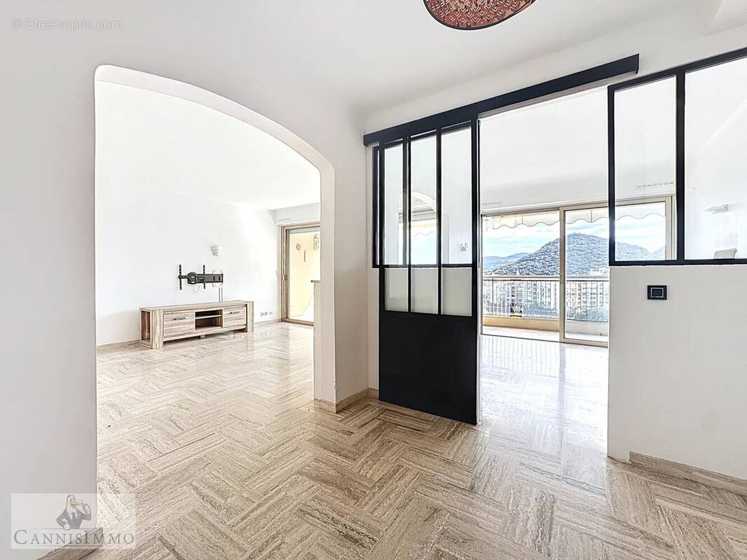 Appartement à MANDELIEU-LA-NAPOULE