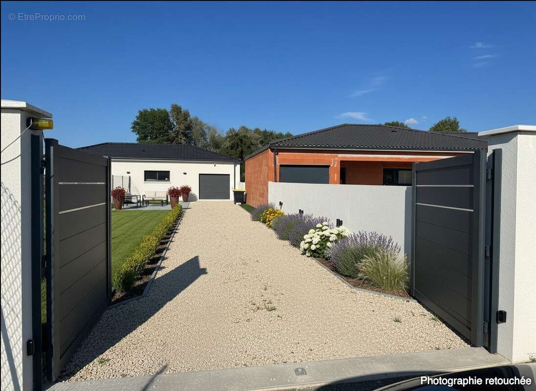 Maison à PINEUILH