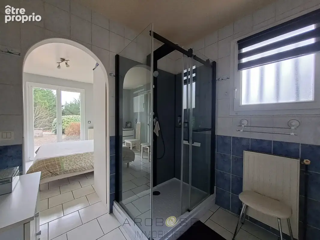 Maison familiale de plain-pied avec véranda, piscine et grand jardin - photo 18
