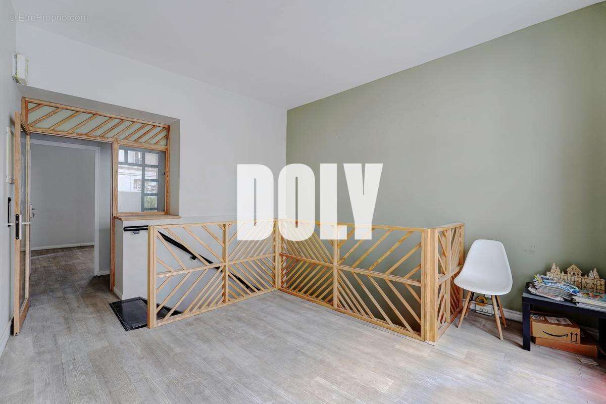 Commerce à PARIS-8E