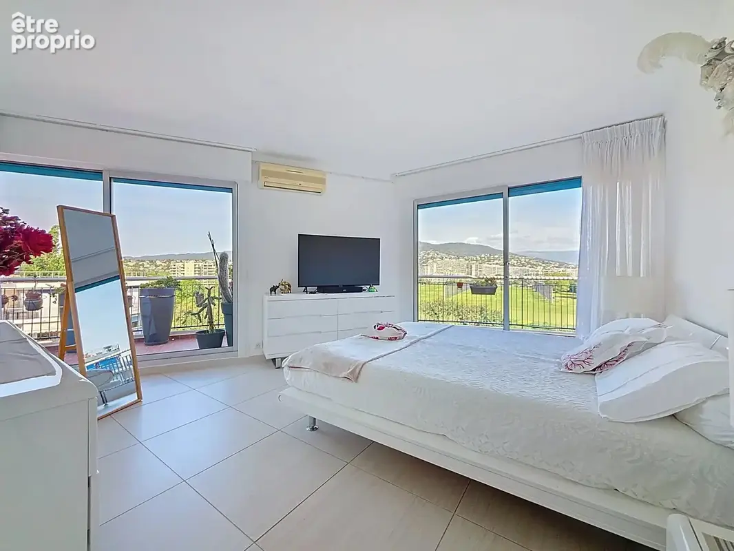 EXCEPTIONNEL : PENTHOUSE 110 m² avec 175 m² m² de terrasses - Vue mer - Double garage - photo 10