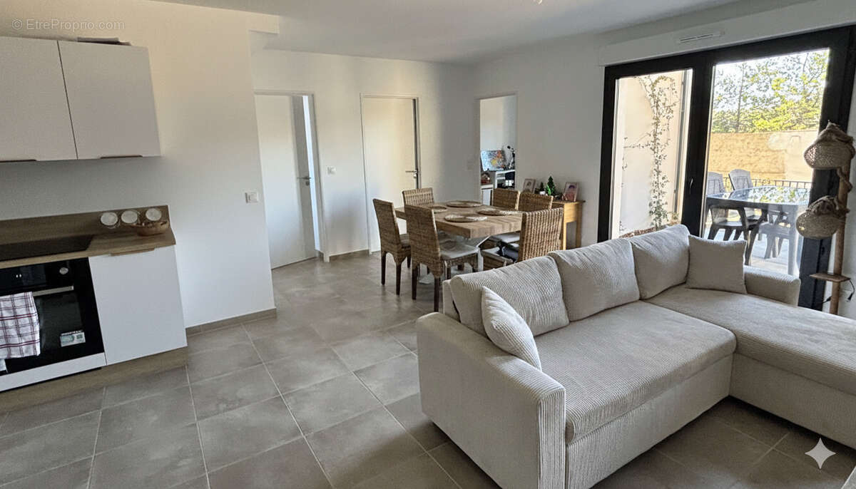 Maison à SAINT-CLEMENT-DE-RIVIERE