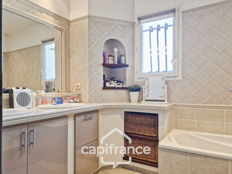 Maison à ROQUEMAURE