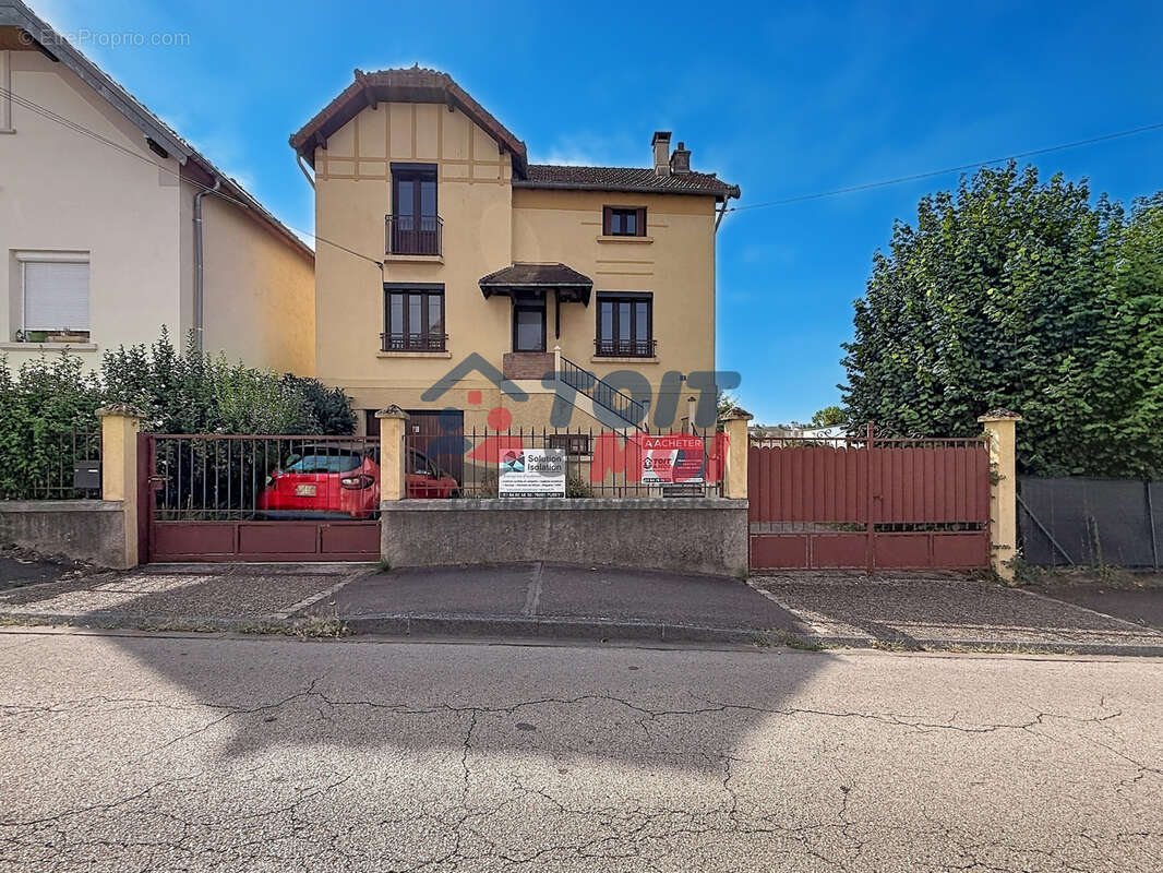 Maison à vendre à Vesoul avec piscine   125 m2   4 chambres   Terrain 629 m2   Double garage - photo 15