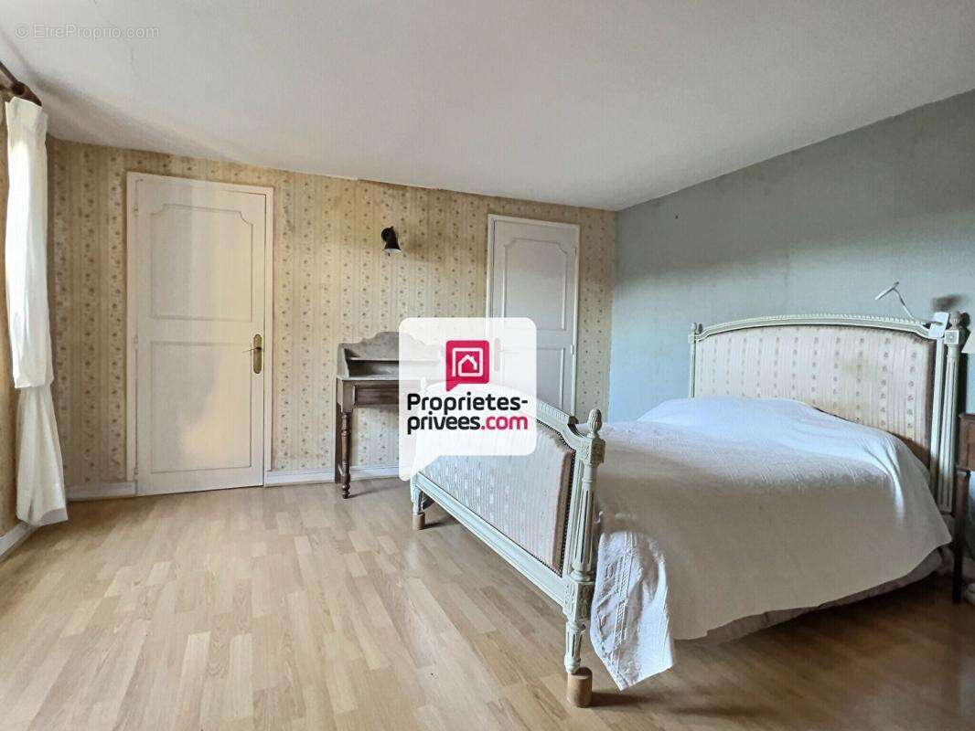 Maison à CHATEAU-L'EVEQUE