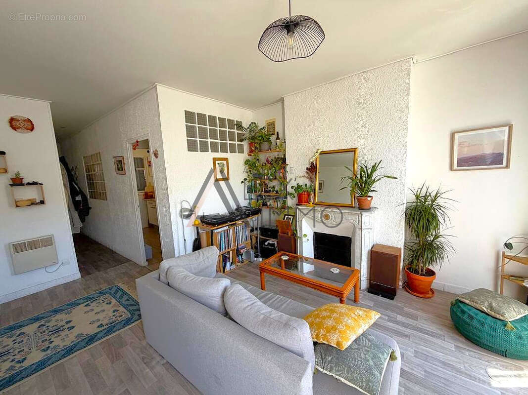 Appartement 2/3 pièces - 64,27 m2- Marseille 8ème - 265 000 € * - photo 2