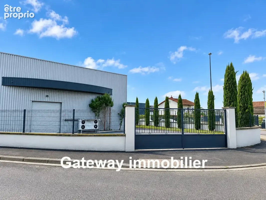 A vendre entrepôt de 950m2 à clermont-ferrand le brezet - photo 2