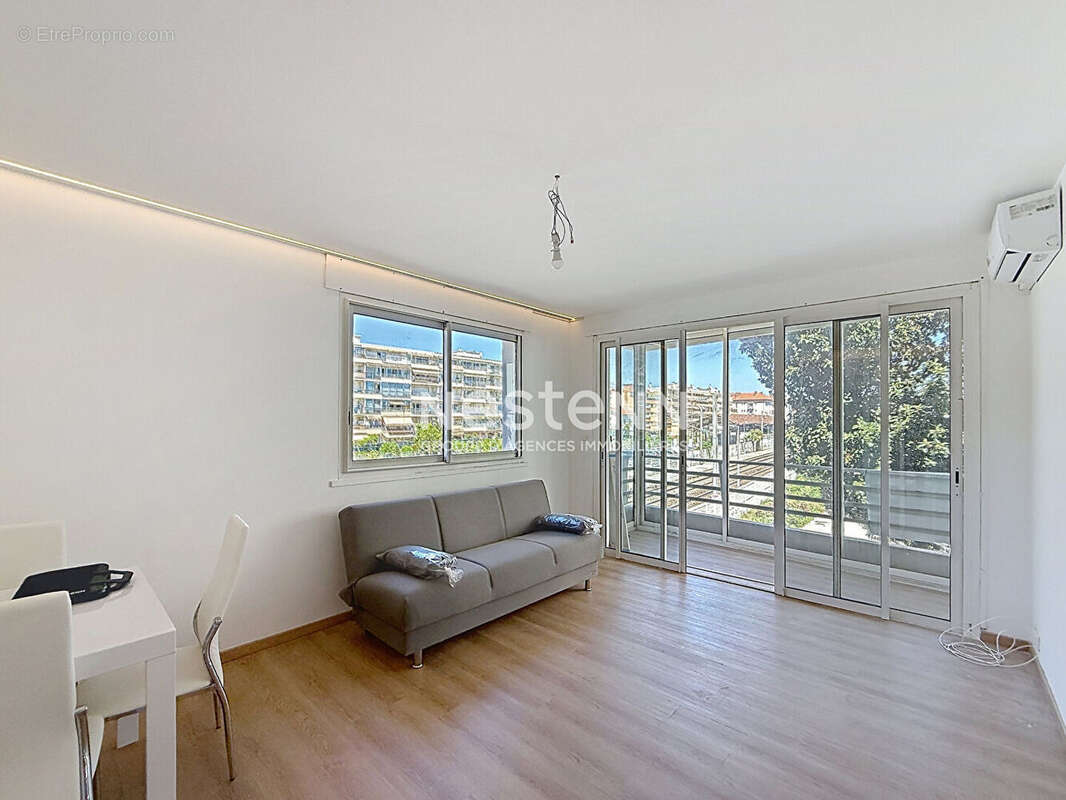 Appartement à VALLAURIS