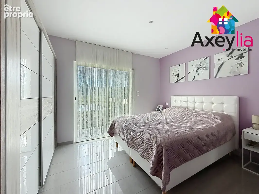 A vendre - riorges - maison contemporaine de 2011 avec cinq chambres, terrain et piscine - photo 10